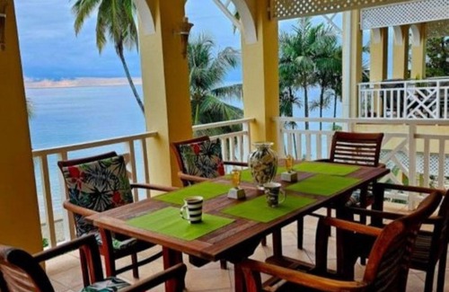 Black Rock Apartment | Stunning apartment on Grafton Beach with pool and direct access to beach