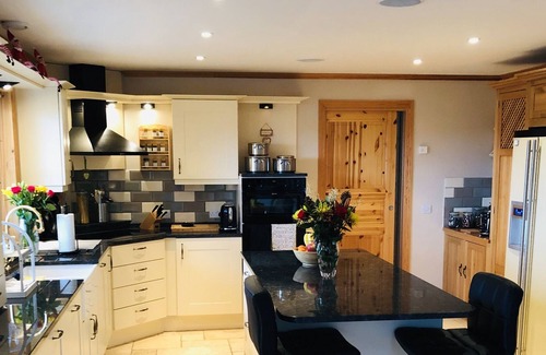 Craobh Haven House | Stunning Argyll retreat with outstanding sea views, spa tub and BBQ cabin