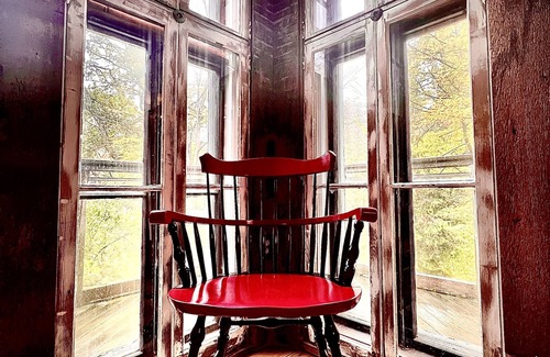 Chester Center House | Stunning Artisan Waterfall Escape [Walk to Downtown]