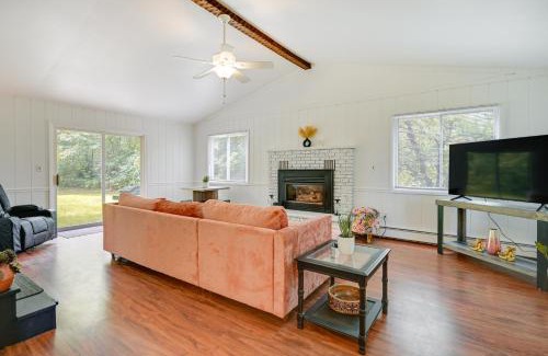 Au Gres House | Stunning Au Gres Retreat with Grill Less Than 1 Mi to Marina