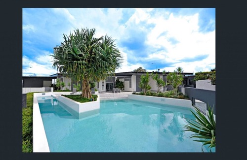 Kangaroo Point Apartment | Stunning Balcony in Large Unit near River and City