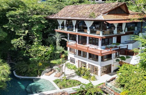 Manuel Antonio Villa | Stunning Balinese Style Villa. 5 King Beds Huge Ocean Views & Pool A/C