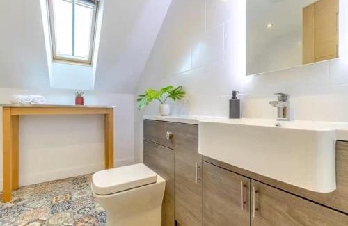 Marsh Lane House | Stunning Barn with Hot Tub on a Secluded Farm