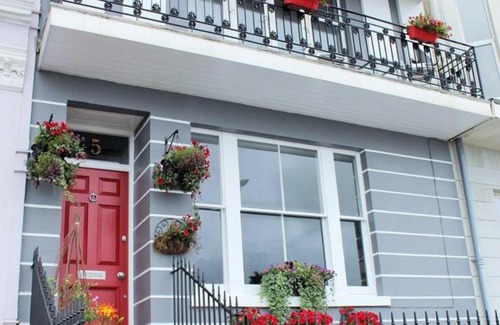 St Leonards-On-Sea Apartment | Stunning Beach View Holiday Suite