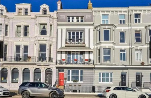 St Leonards-On-Sea Apartment | Stunning Beach View Holiday Suite