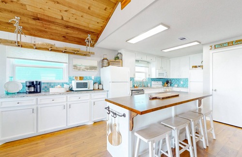 Freeport House | Stunning | Beachfront | Beach Access | Dog Haven