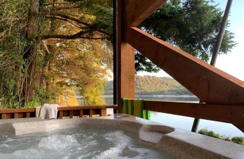 Otis House | Stunning Beachfront Cabin with Barbecue and Hot-tub in Otis, Oregon