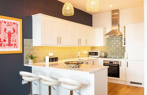 Worthing Apartment | Stunning Beachfront G/F Aptmt + Free Prkg