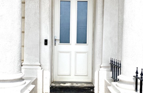 Worthing Apartment | Stunning Beachfront G/F Aptmt + Free Prkg