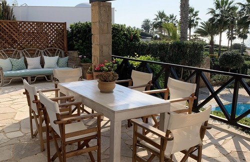 Chlorakas Villa | Stunning beachside villa with Infinity pool