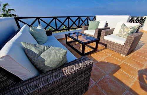 Chlorakas Villa | Stunning beachside villa with Infinity pool