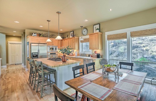 RiverWild House | Stunning Bend Retreat < 20 Mi to Mt Bachelor!