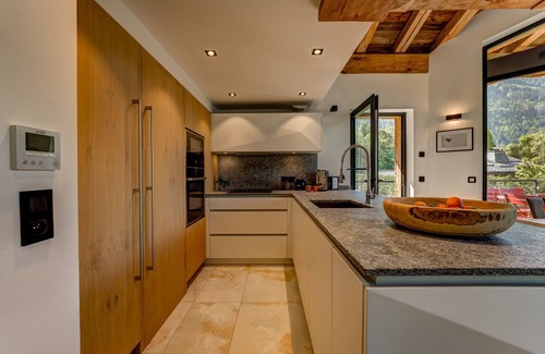 Les Tines Ski Chalet | Stunning chalet incl. bkfast & cleaning services