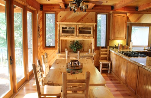 Long Barn Cabin | Stunning cabin in a 400 acre gated wooded park close to Pinecrest & Dodge Ridge