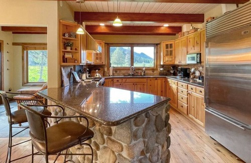 Tamarack Resort Cabin | Stunning Cabin on 27 Forested Acres- w/Hot Tub