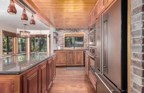 Munds Park Cabin | Stunning Cabin, Spacious & Private Decks. Custom Upgrades and Steam Shower!
