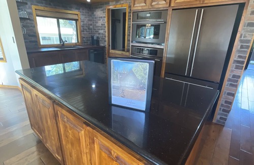 Munds Park Cabin | Stunning Cabin, Spacious & Private Decks. Custom Upgrades and Steam Shower!