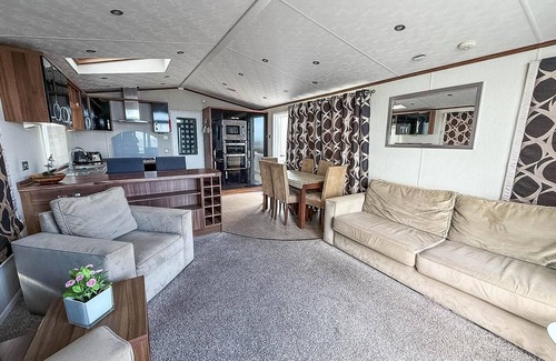 Hopton House | Stunning caravan with full sea views at Hopton Haven ref 80044S