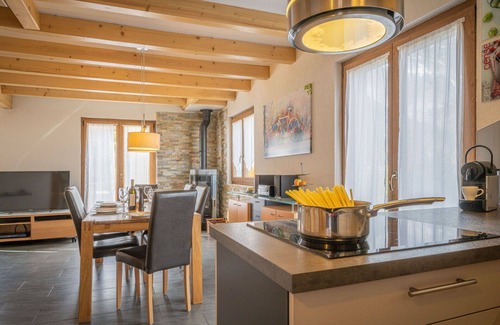 Chamoson House | Stunning private villa for 6 guests with WIFI, TV, terrace, pets allowed and parking