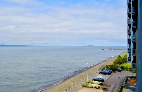 Newhaven Apartment | Stunning Coastal Apartment In Newhaven Harbour