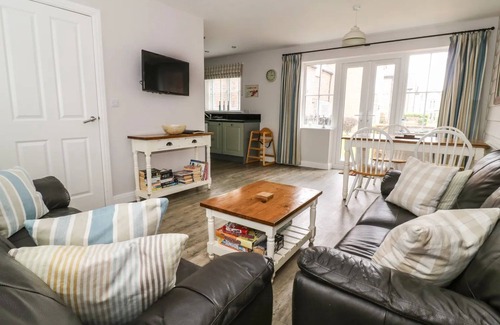 Filey Cottage | Stunning Coastal Cottage - Sleeping 4 in 2 Bedrooms - Pool and Beach Access Included.