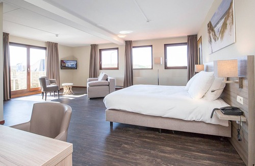 Callantsoog Hotel | Stunning Coastal Getaway w/Pool Access | Pristine Beach, Water Activities