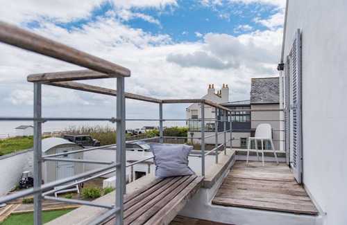 Deal House | Stunning coastal holiday home with sea views, sleeping 6 guests with 3 bathrooms in Kingsdown.