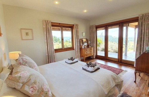 Kaeo Cabin | STUNNING COASTAL HOLIDAY HOME! Glorious Sea Views and Pool in the Bay of Islands
