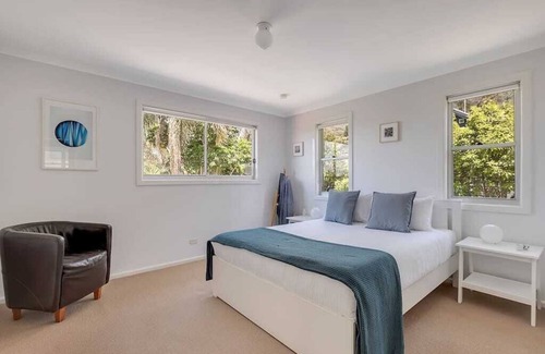 Wombarra House | Stunning Coastal Home /Views /1 Hour From Sydney