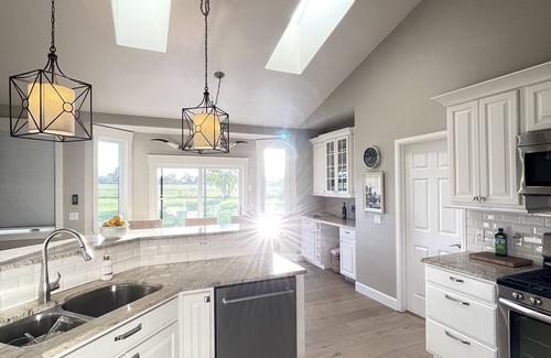 Montrose House | Stunning Colorado Casa w/Hot Tub, 25 min to BLK CNYN