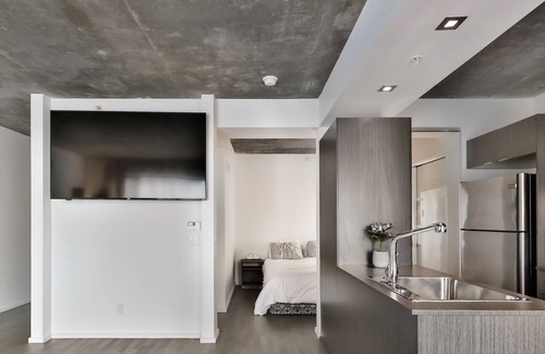 Griffintown House | Stunning condo in the heart of downtown