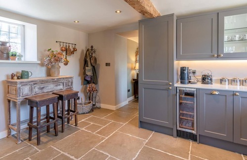 Snowshill Village House | Stunning Cotswold Cottage in Snowshill, Broughwood