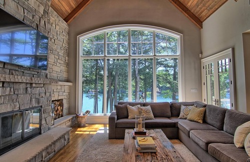 Muskoka Lakes Villa | Stunning Cottage on Lake Joe! 6 bdrm,6 bath,2 slip boathouse! Water Toys Galore!