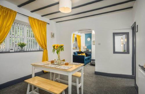 Hazel Grove Apartment | Stunning Cottage, Sleeps 7, Parking, Smart TV, Long Term Disc, Perfect For Contractors, Professionals, Families & Leisure