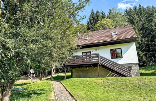 Starkov House | Stunning private villa for 6 guests with WIFI, pool, TV, patio, pets allowed and panoramic view