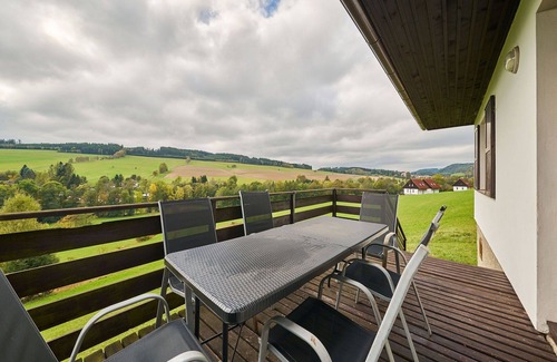 Starkov House | Stunning private villa for 6 guests with WIFI, pool, TV, patio, pets allowed and panoramic view