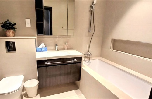 Bur Dubai Apartment | Stunning Downtown Views access Dubai Mall
