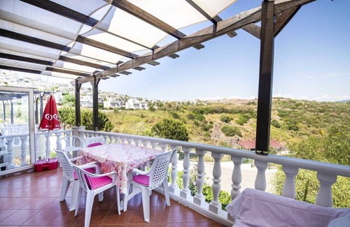 Bogazici Apartment | Stunning Flat near Beach with Shared Pool n Bodrum