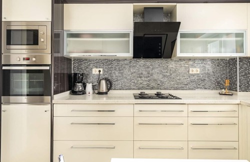 Caddebostan Mahallesi Apartment | Stunning Flat with Terrace in Caddebostan