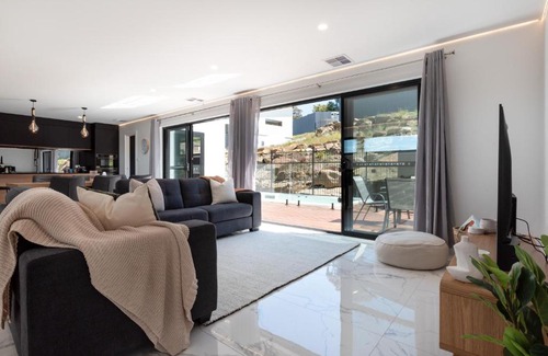 West Launceston Apartment | Stunning Four Bedroom Home With Wifi