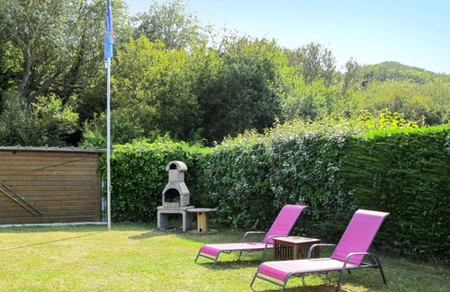 Saint-Laurent-sur-Mer House | Stunning private villa for 6 guests with TV, terrace, pets allowed and parking