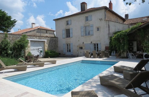 Verteuil-sur-Charente House | Stunning large character property in historic village.
