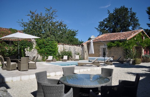 Verteuil-sur-Charente House | Stunning large character property in historic village.