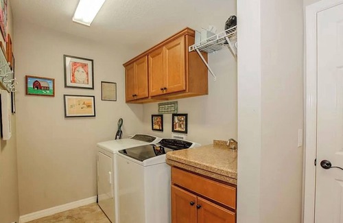The Villages House | Stunning fully furnished 3 bedroom 2 bathroom home -practically brand new!