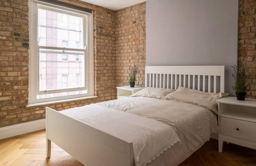 The City of London Condo | Stunning Hatton Garden Apartment
