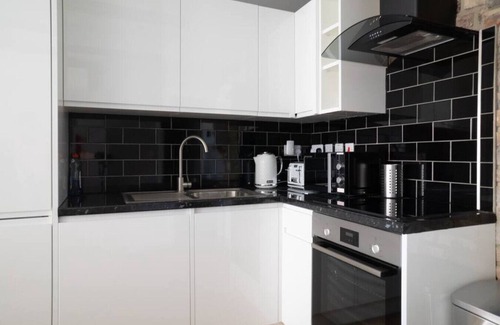 The City of London Condo | Stunning Hatton Garden Apartment