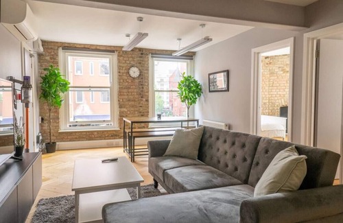 The City of London Condo | Stunning Hatton Garden Apartment