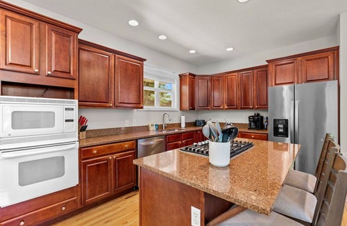 Swannanoa House | Stunning Home 2 Hot Tubs/Firepit/mins to AVL & BM