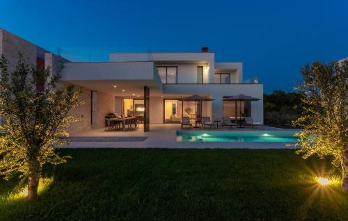 Bale House | Stunning Home In Bale With Wifi