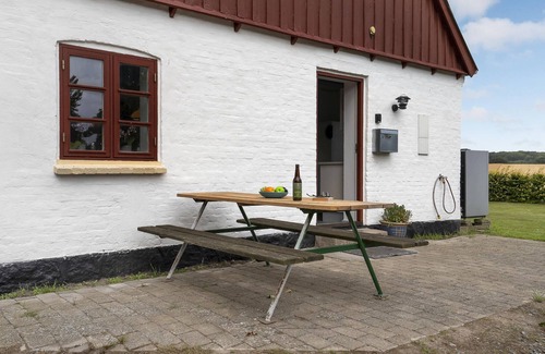 Bandholm House | Stunning home in Bandholm with kitchen